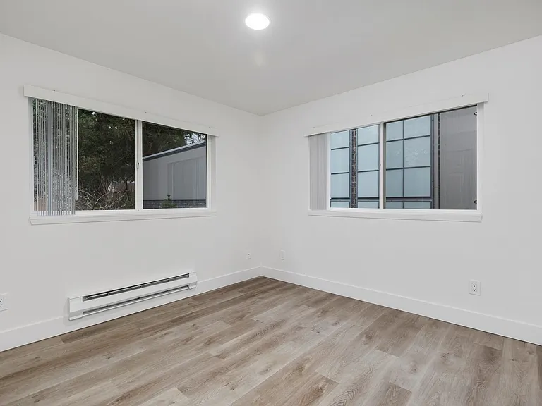 1022 N 192nd St — Photo 14
