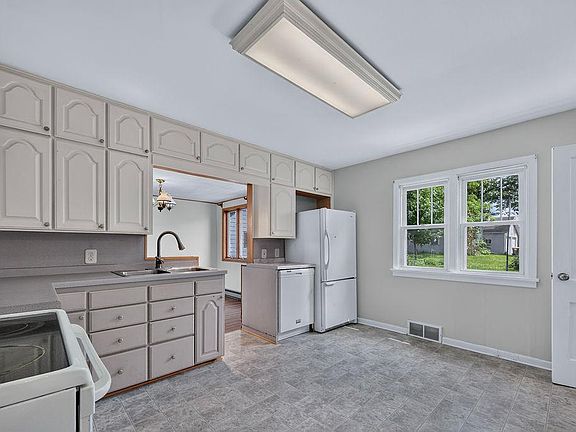 4th image of 325 W South St