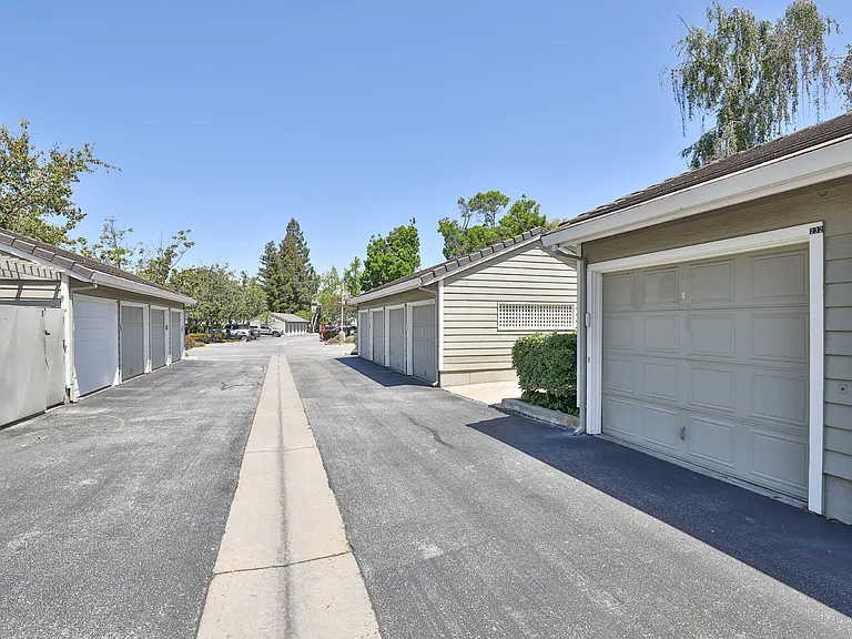 5924 Bridgeport Lake Way — Photo 21