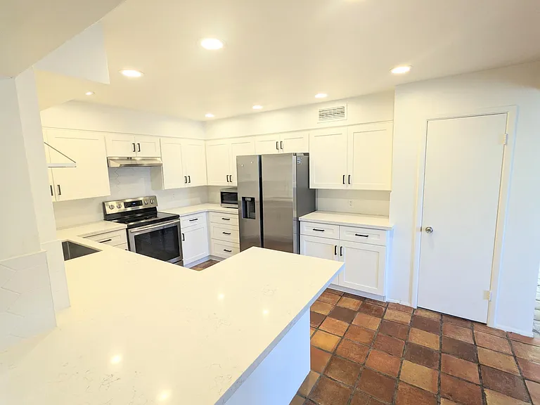 7662 E Minnezona Ave — Photo 41
