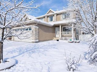 97 S Everwillow Close SW, Calgary, AB T2Y 4G5