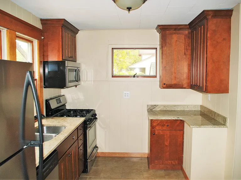 514 View St — Photo 5