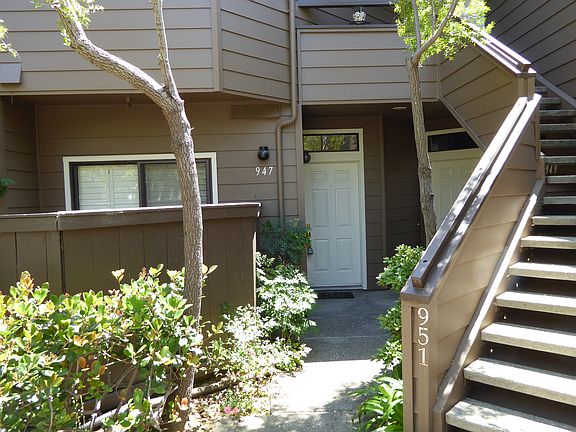 2nd image of 947 Shoreline Dr
