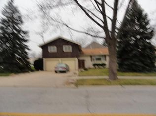 18256 Dolphin Lake Dr, Homewood, IL 60430