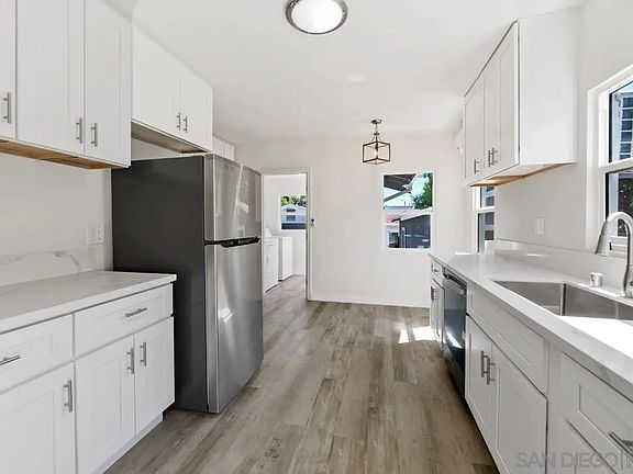 5th image of 3575-77 Bancroft St