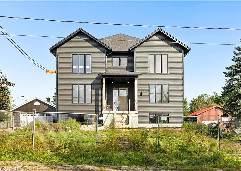 1st image of 138 Charlotta St