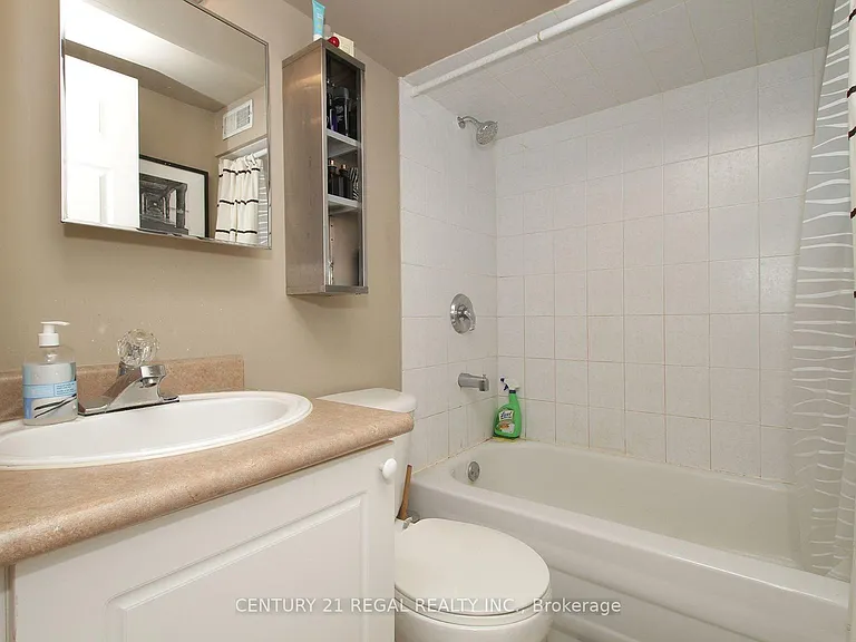 1117 Queen St E #LOWER — Photo 5