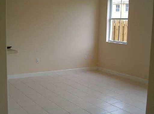 4th image of 2558 SE 13th Ct #N