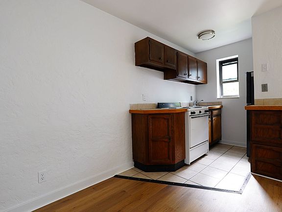 5th image of 330 Greenlee Rd #9