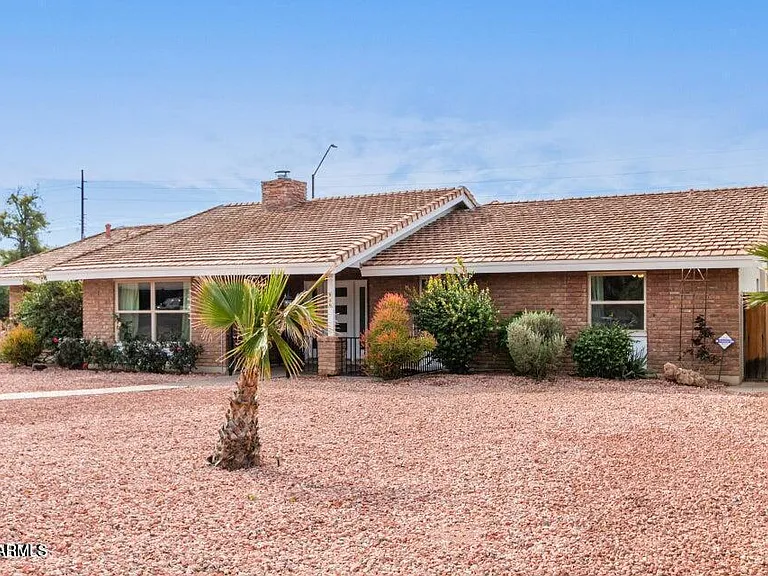 956 Castillo Dr E — Photo 2