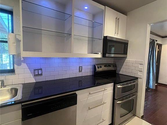 5th image of 1808 N Broadway St
