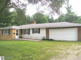 11581 NW Monroe Rd, Riverdale, MI 48877