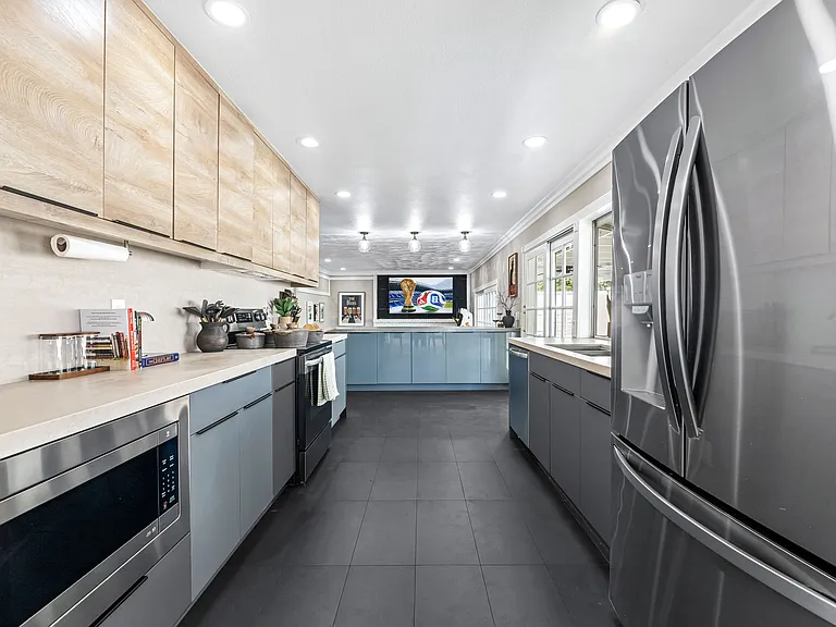 8641 Acapulco Cir — Photo 53