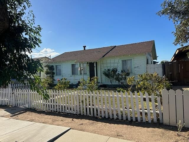 2nd image of 281 Pine St