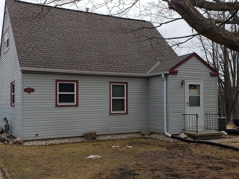 1st image of W7149 School Dr