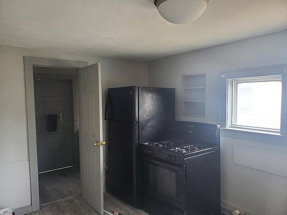 3rd image of 659 Hill Ave