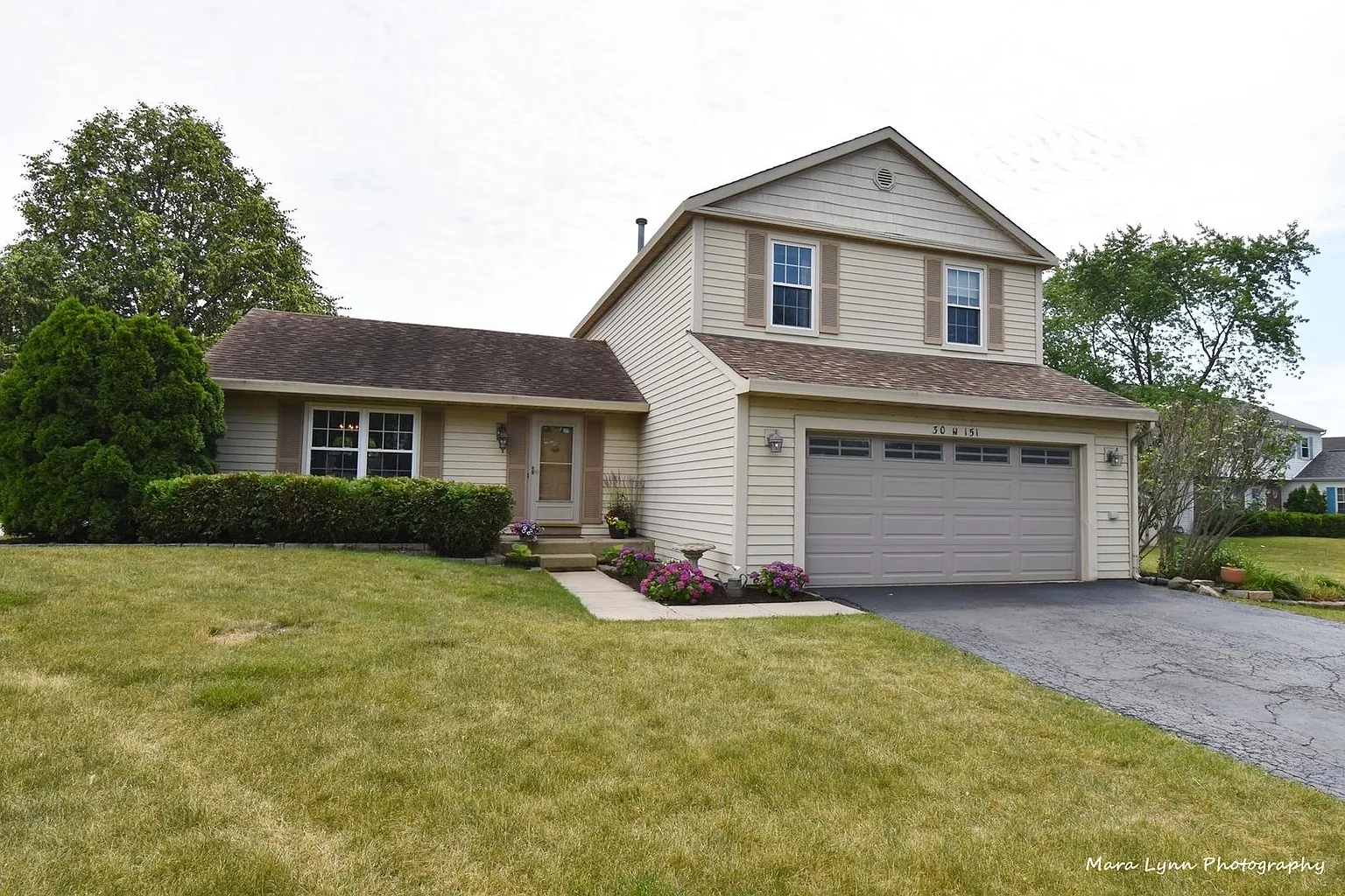 30W151 Oxford Dr photo 1