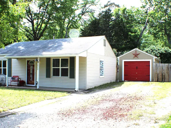 2517 SW Morningside Rd, Topeka, KS 66614