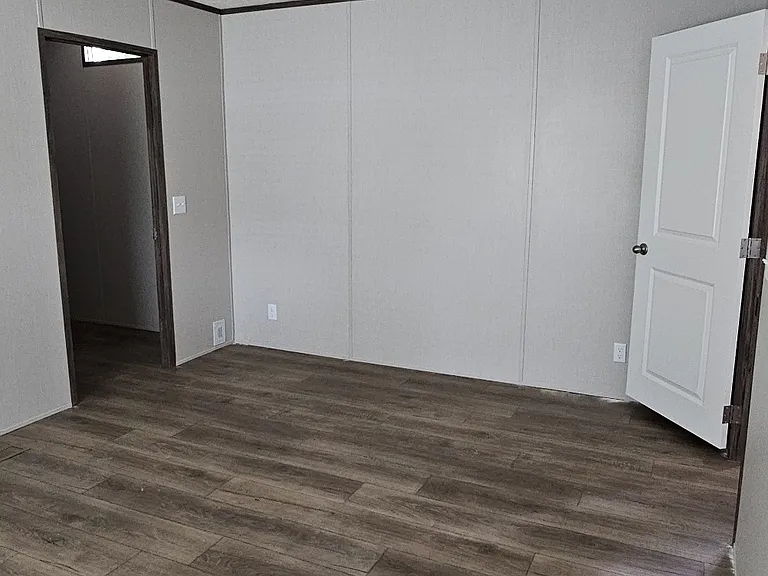 941 Denman St — Photo 5