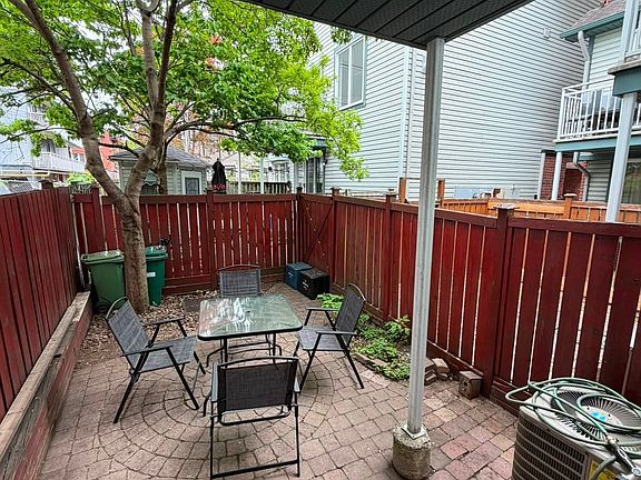 4th image of 418 Somerset St W