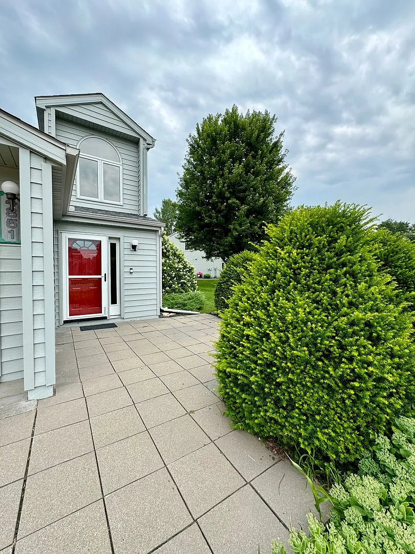 6 or 12 month Lease SW Rochester Townhome 3 large bedrooms, 2.5 baths 2 Car Garage walk in closet... — Photo 3