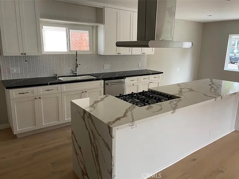 4900 Enfield Ave — Photo 4