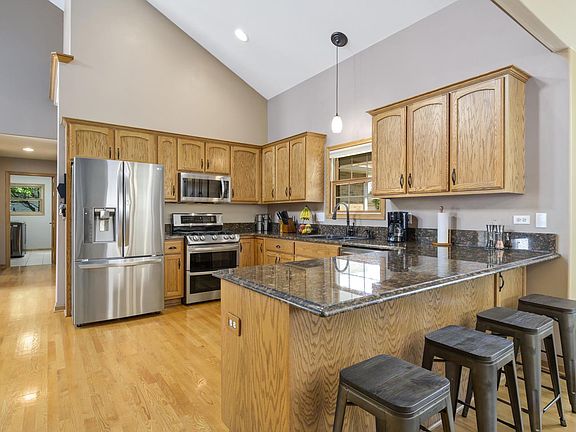 5th image of 719 Joanne Dr