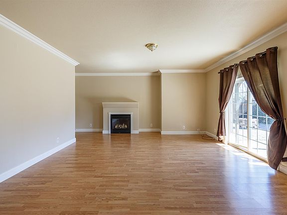 4th image of 320 Covey Ln