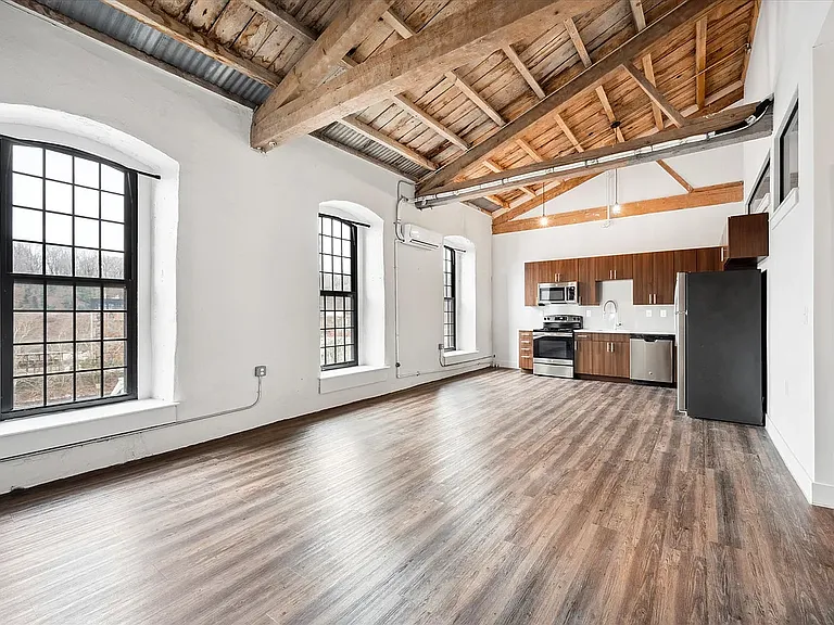 Yarn Factory Lofts — Photo 5
