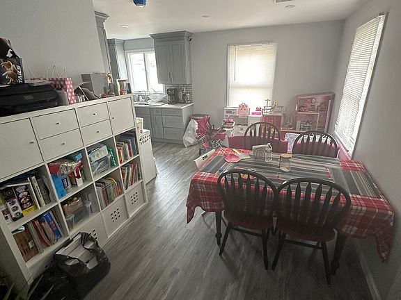 4th image of 180 Pleasantview Ave