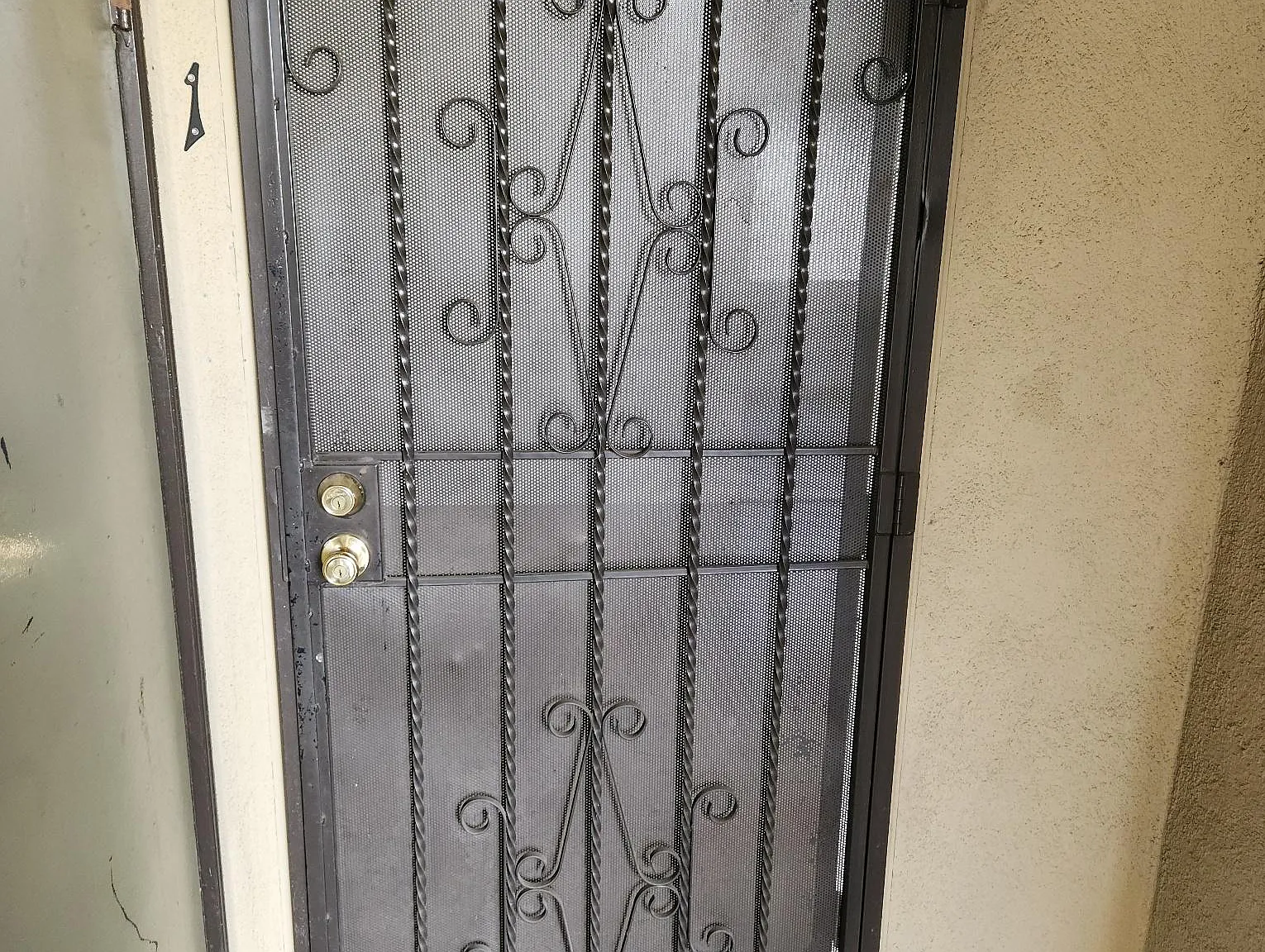 2 bed, 850 sqft, $2,400 — Photo 2