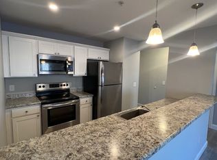 28 Patriots Ln #2806, Sanford, ME 04073