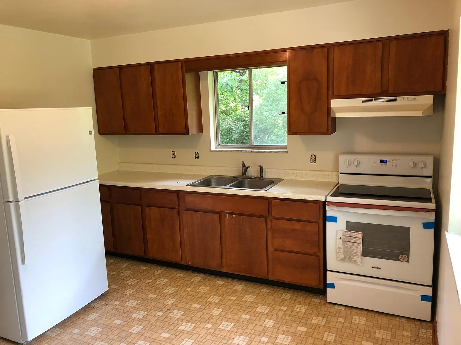 2 bed, 850 sqft, $1,200 — Photo 3
