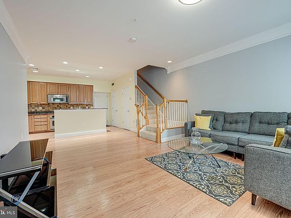 3rd image of 2412 Brookmoor Ln