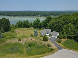 3980 Deer Ridge Trl, Beulah, MI 49617
