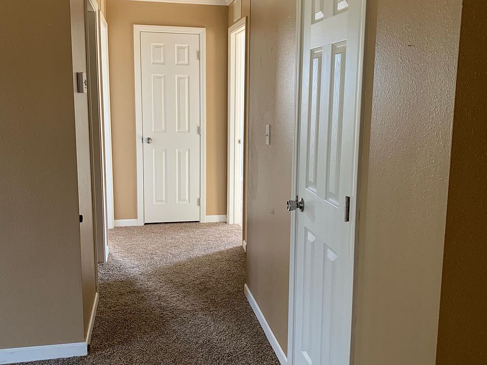 Hallway to 2nd and 3rd bedroom