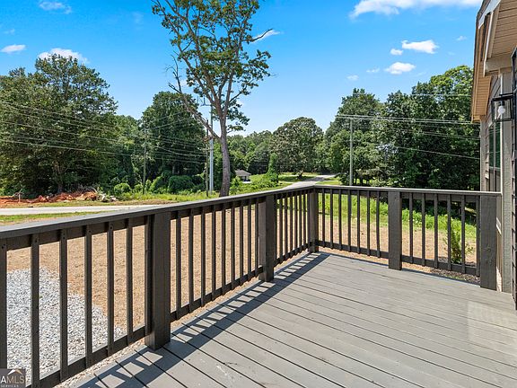 5th image of 654 Robertson Loop Rd
