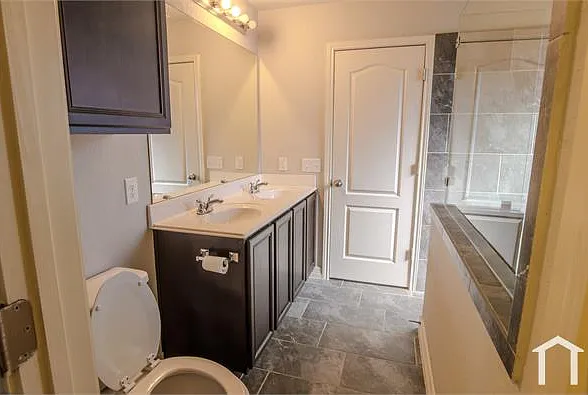 4 bed, 2305 sqft, $2,600 — Photo 4