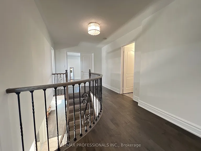 3895 Henrietta Way #MAIN — Photo 44