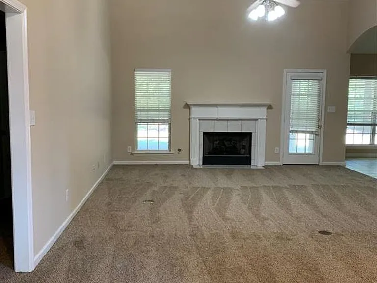 131 Live Oaks Dr — Photo 1