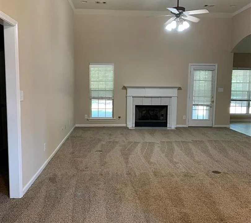131 Live Oaks Dr