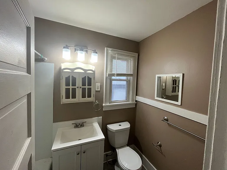 528 Seward St — Photo 3