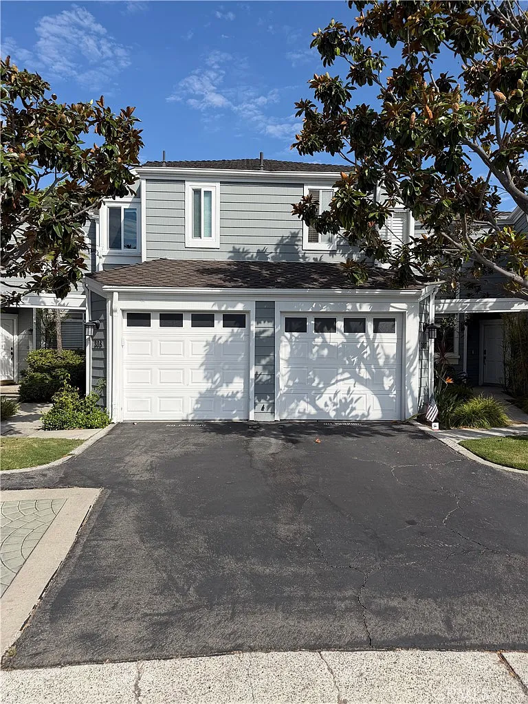 2 bed, 2.5 bath, 1383 sqft, $3,900 — Photo 2