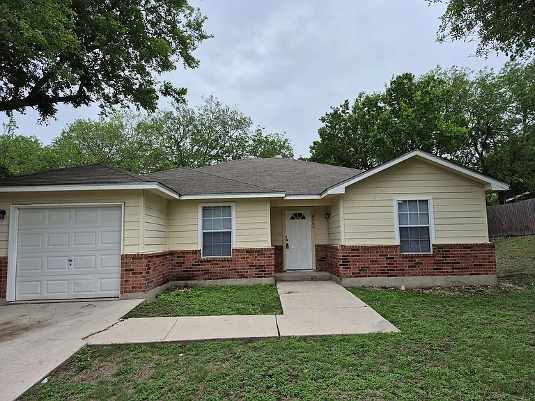 8806 Slumber Ln — Photo 1