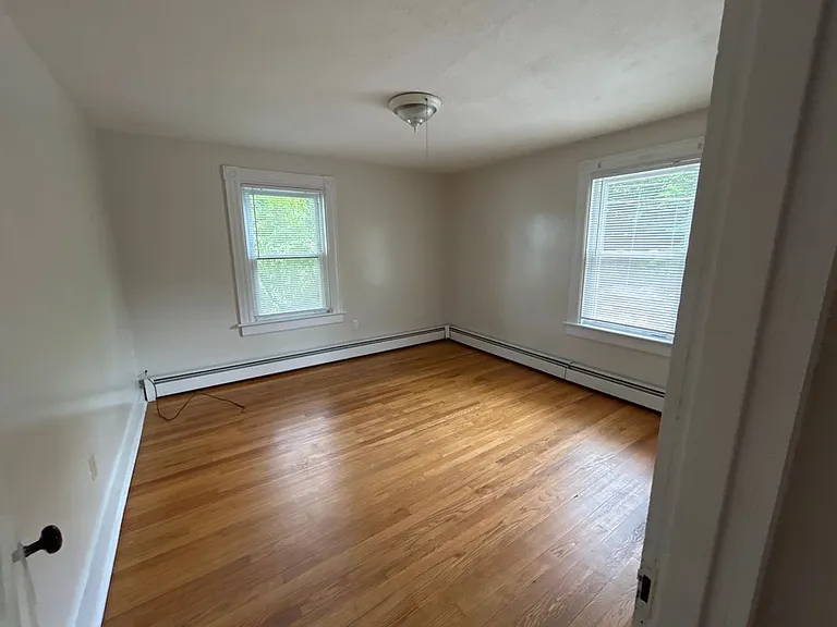 5851 S Elm Ave — Photo 8