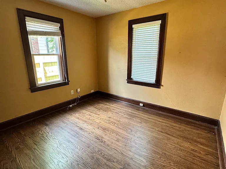 929 McClurkan Ave — Photo 7