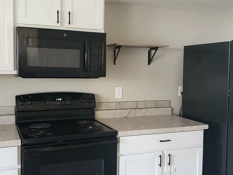 408 E 2nd St #1 — Photo 11