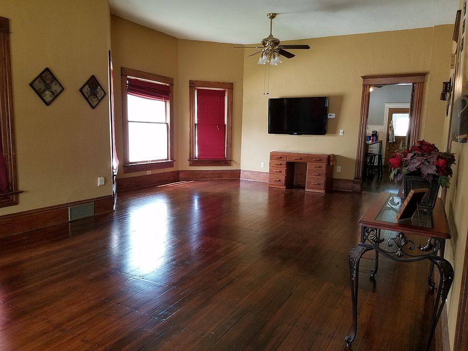 Living Rm. 11' Ceiling