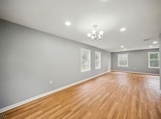 40 Upper Greenwood Rd W, Hewitt, NJ 07421