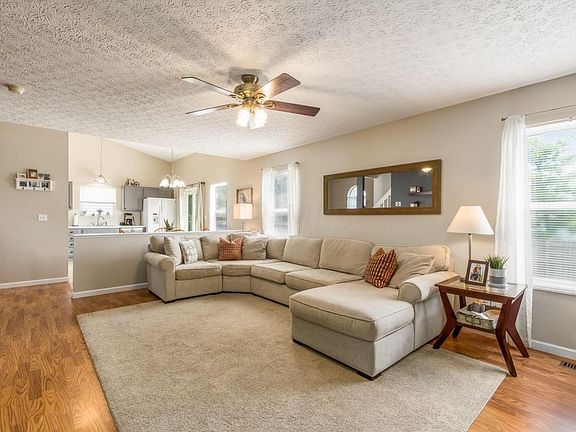 4th image of 5921 Brookmont Dr
